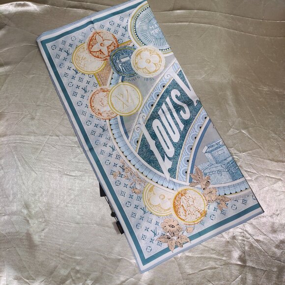 Louis Vuitton Blue Square Silk Scarf With Monogram Print - Picture 4 of 5